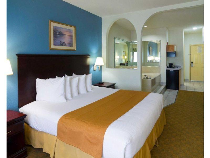 Baymont By Wyndham Brookhollow Hotel Houston