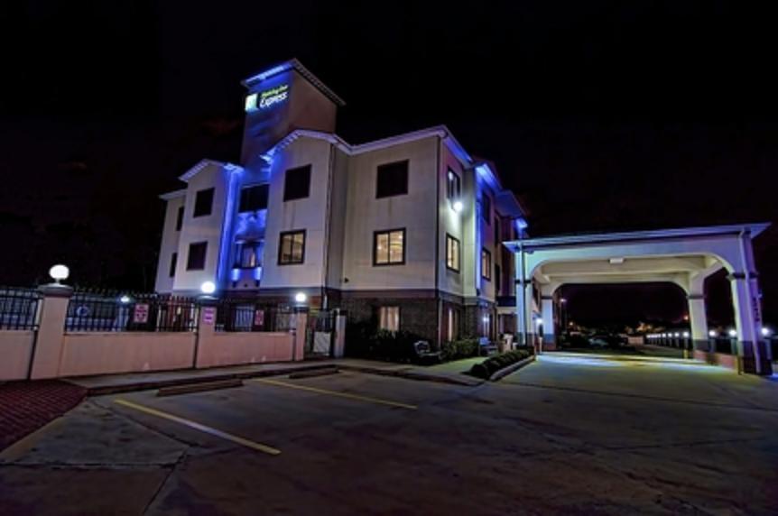 Hotel Baymont By Wyndham Brookhollow Houston