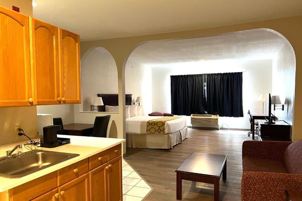 Hotel Baymont By Wyndham Brookhollow Houston