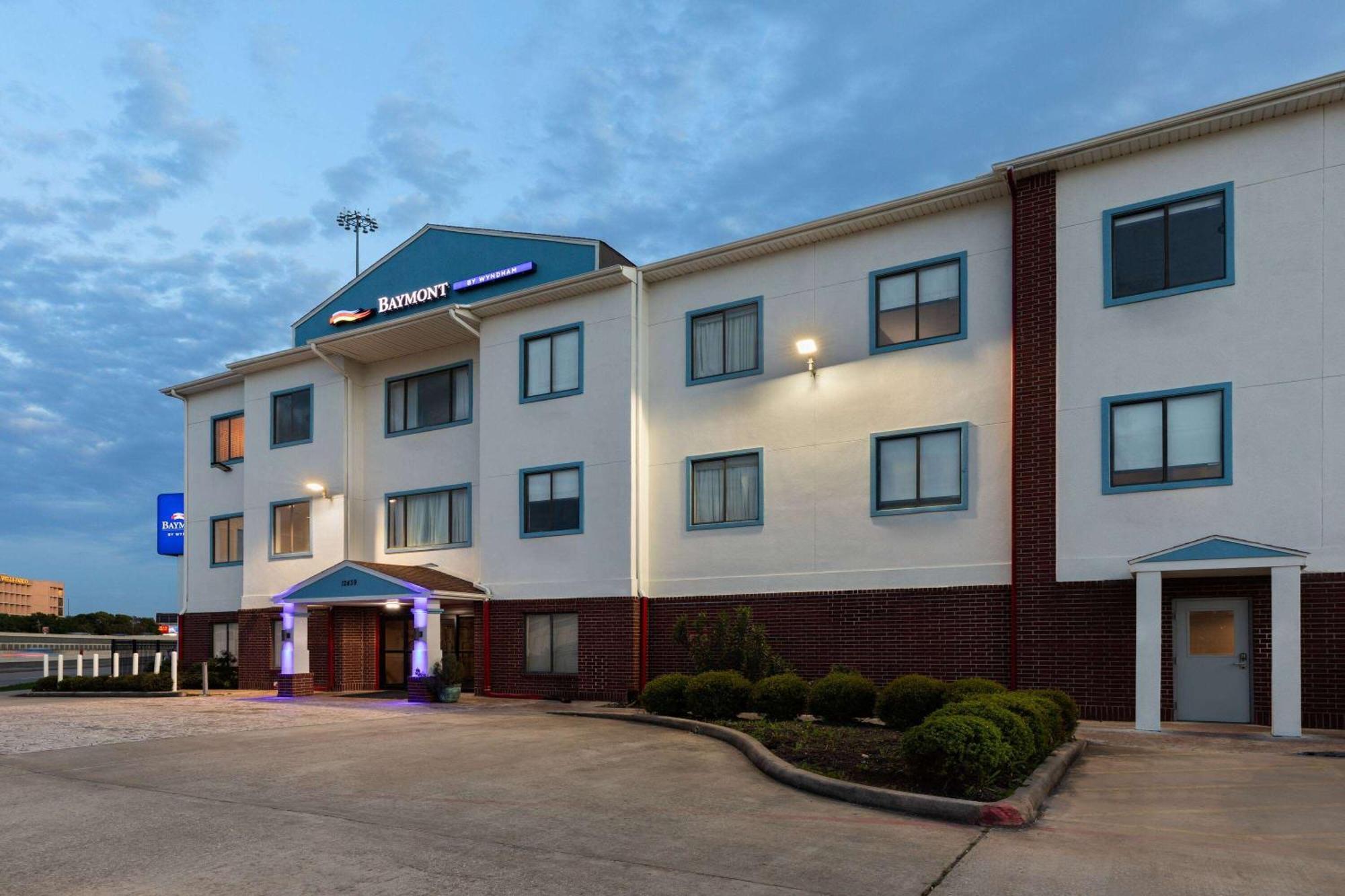 Hotel Baymont By Wyndham Brookhollow 2*